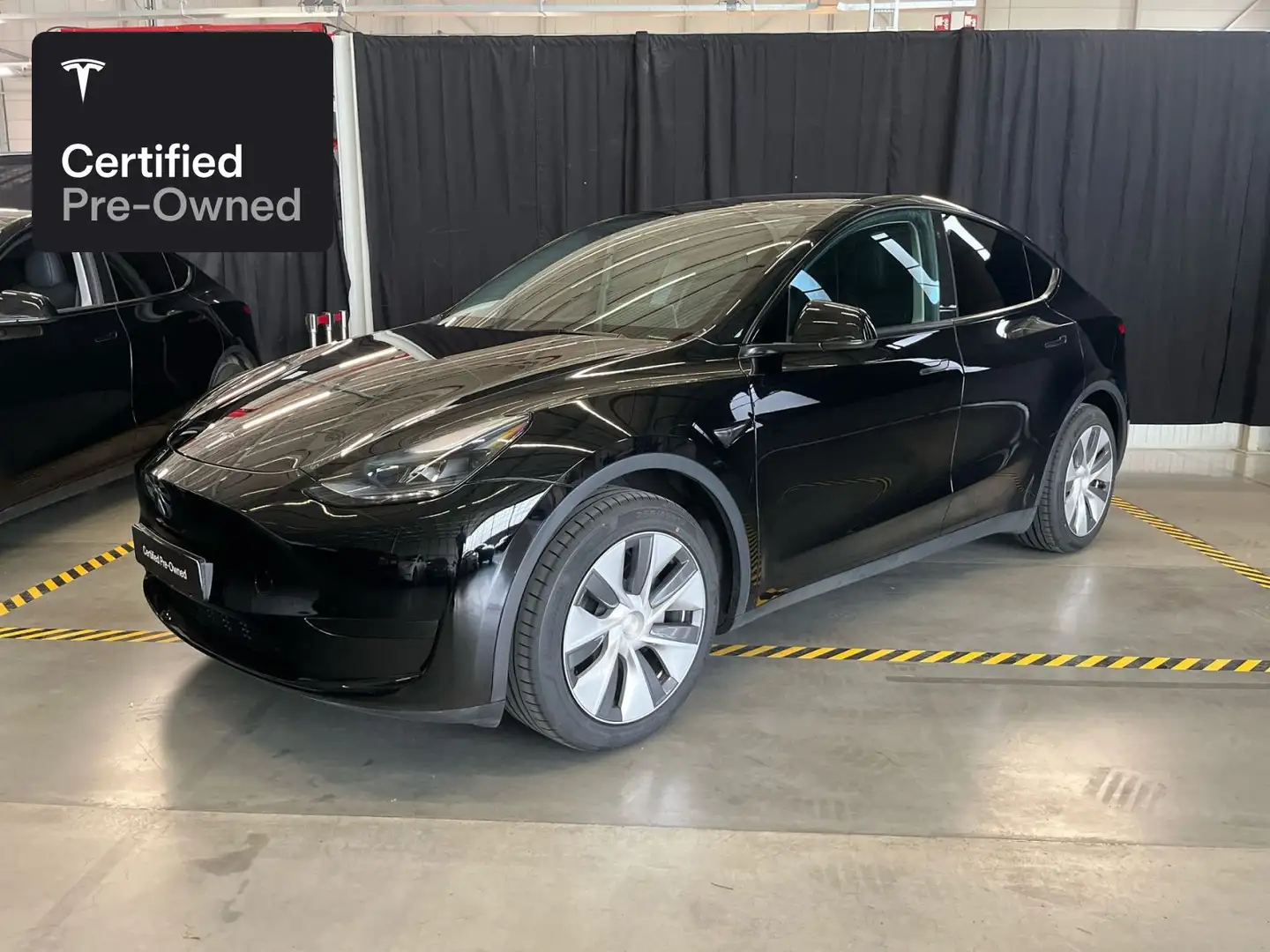 Tesla Model Y Rear-Wheel Drive “Certified Pre-Owned” Zwart - 1