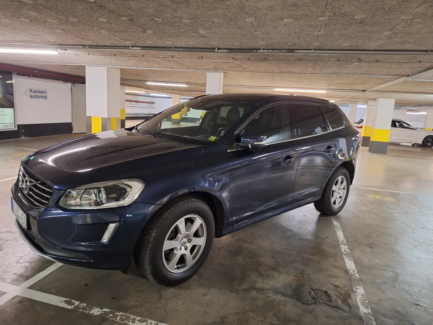 Volvo XC60 XC60 Diesel D4 Momentum Albastru - 1