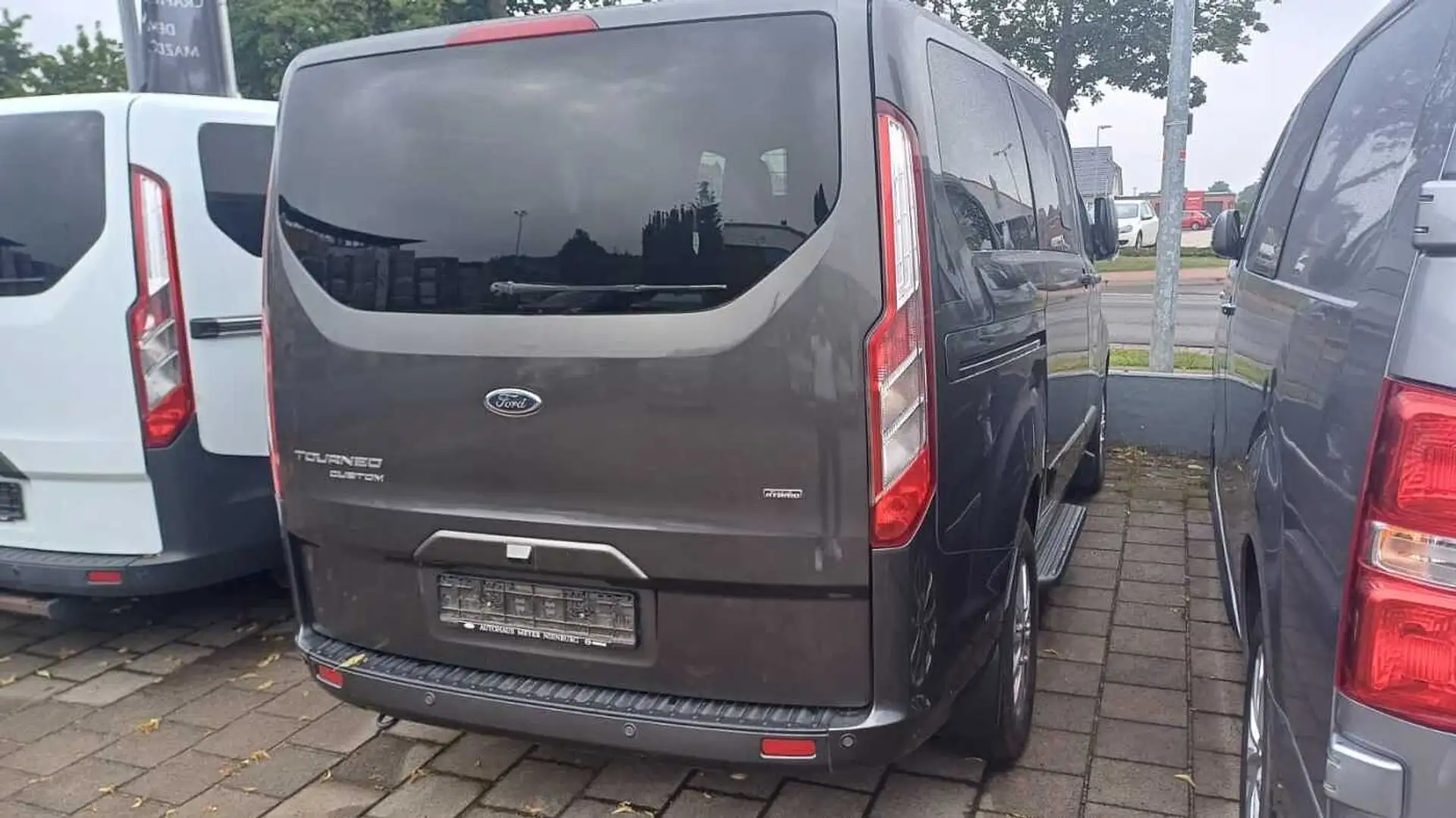 Ford Tourneo Custom 1.0 EcoBoost PHEV Titanium Grau - 2