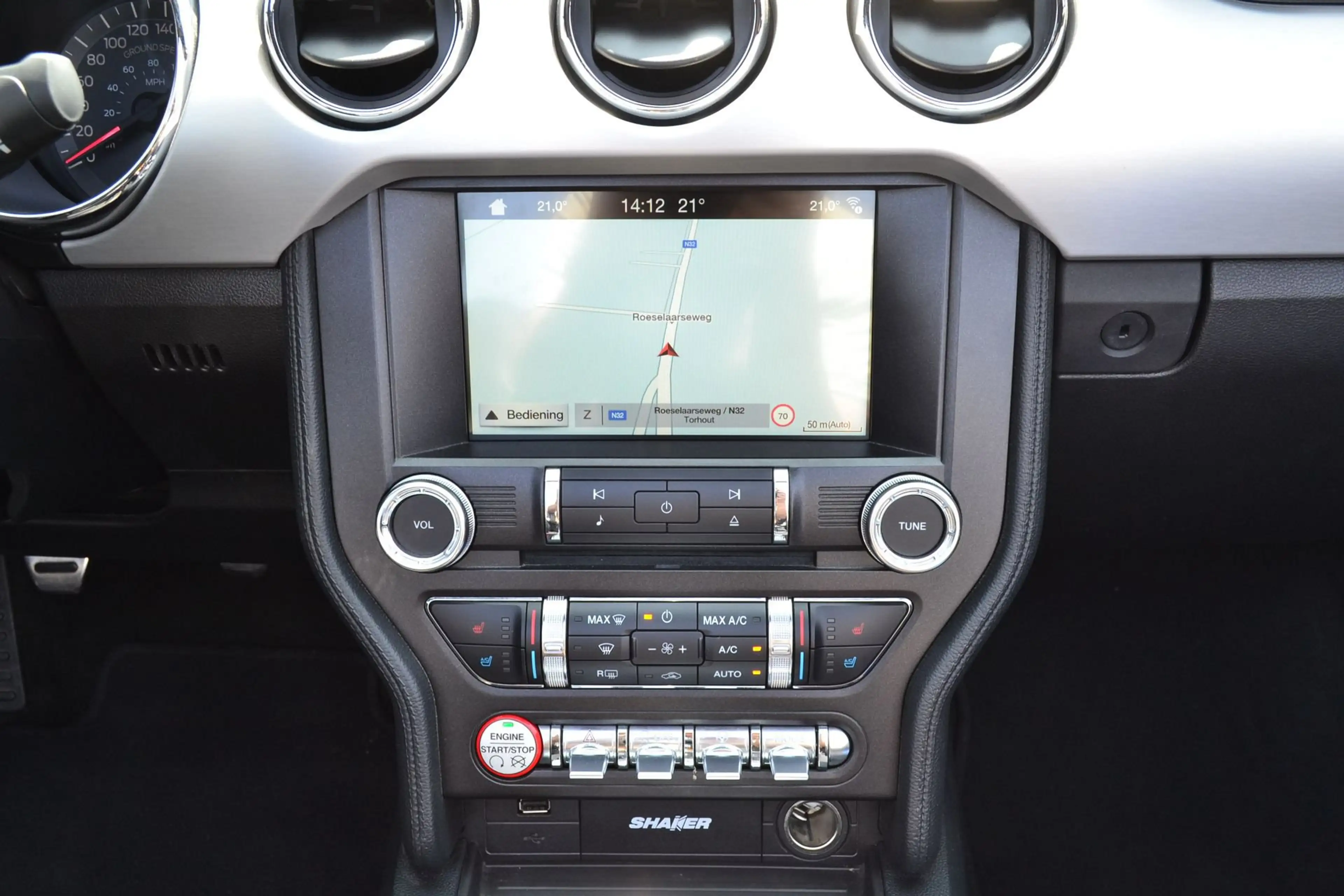 Ford Mustang Cabrio 2.3i — photo 12