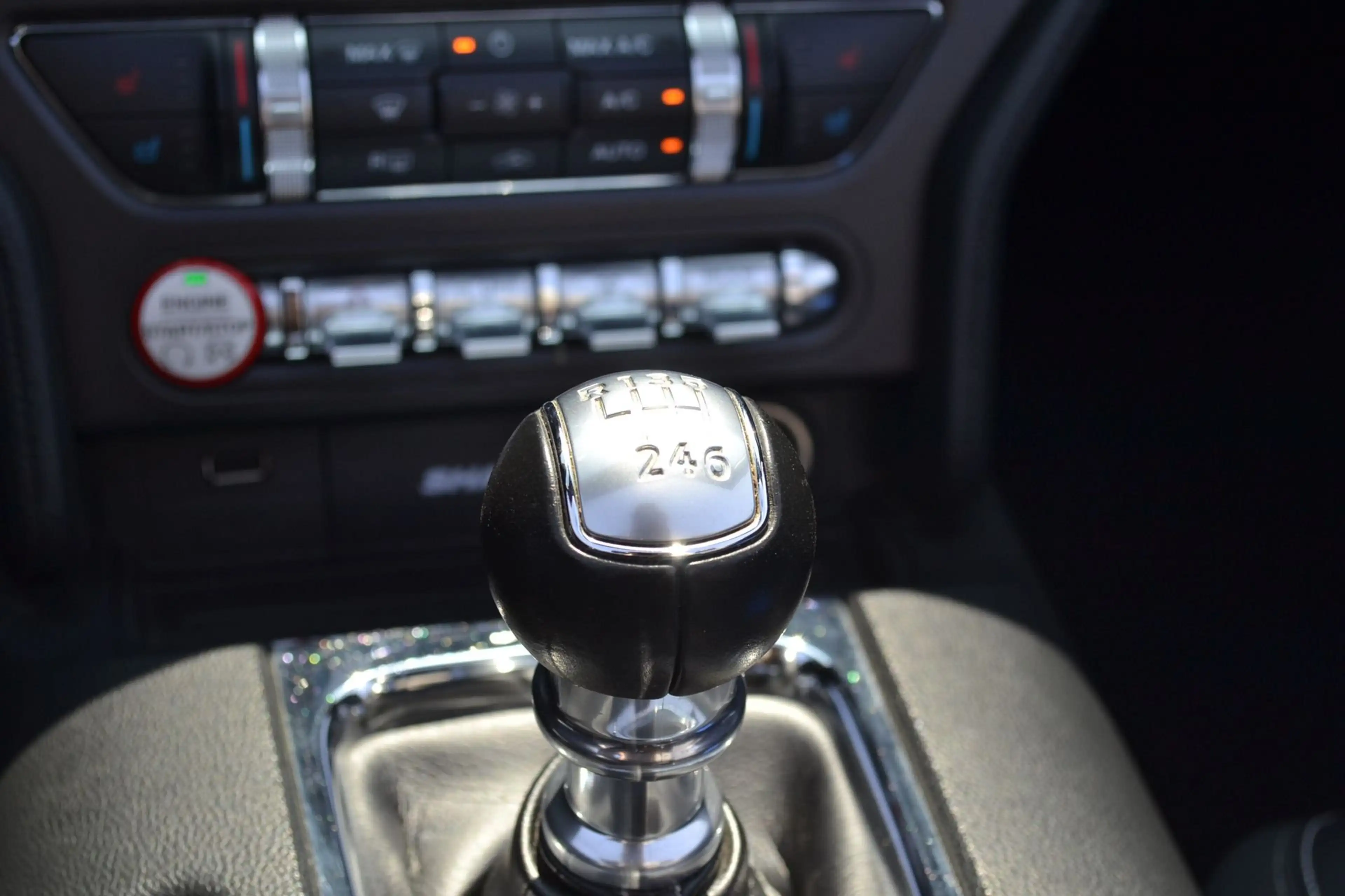 Ford Mustang Cabrio 2.3i — photo 13