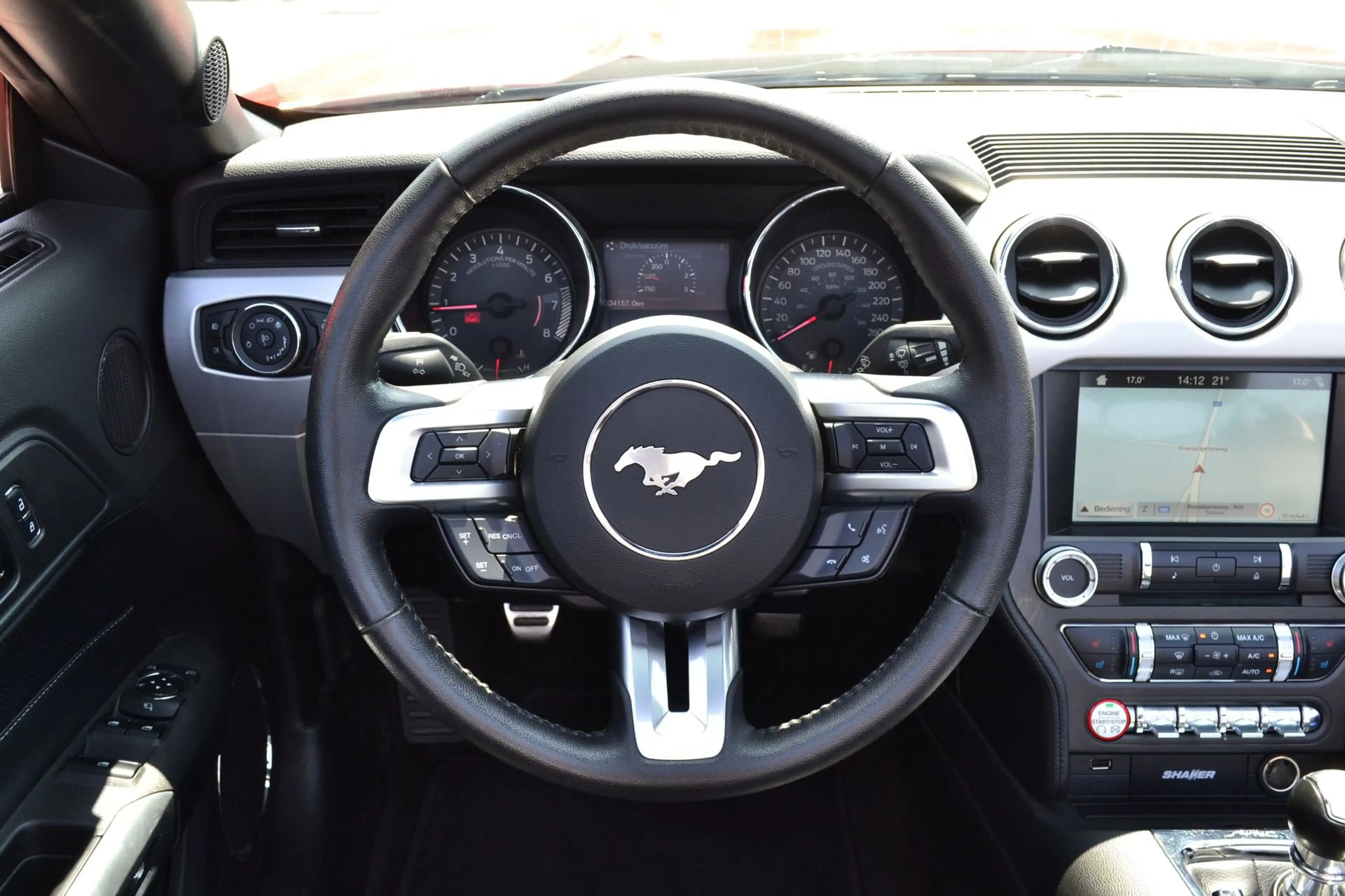 Ford Mustang Cabrio 2.3i — photo 10