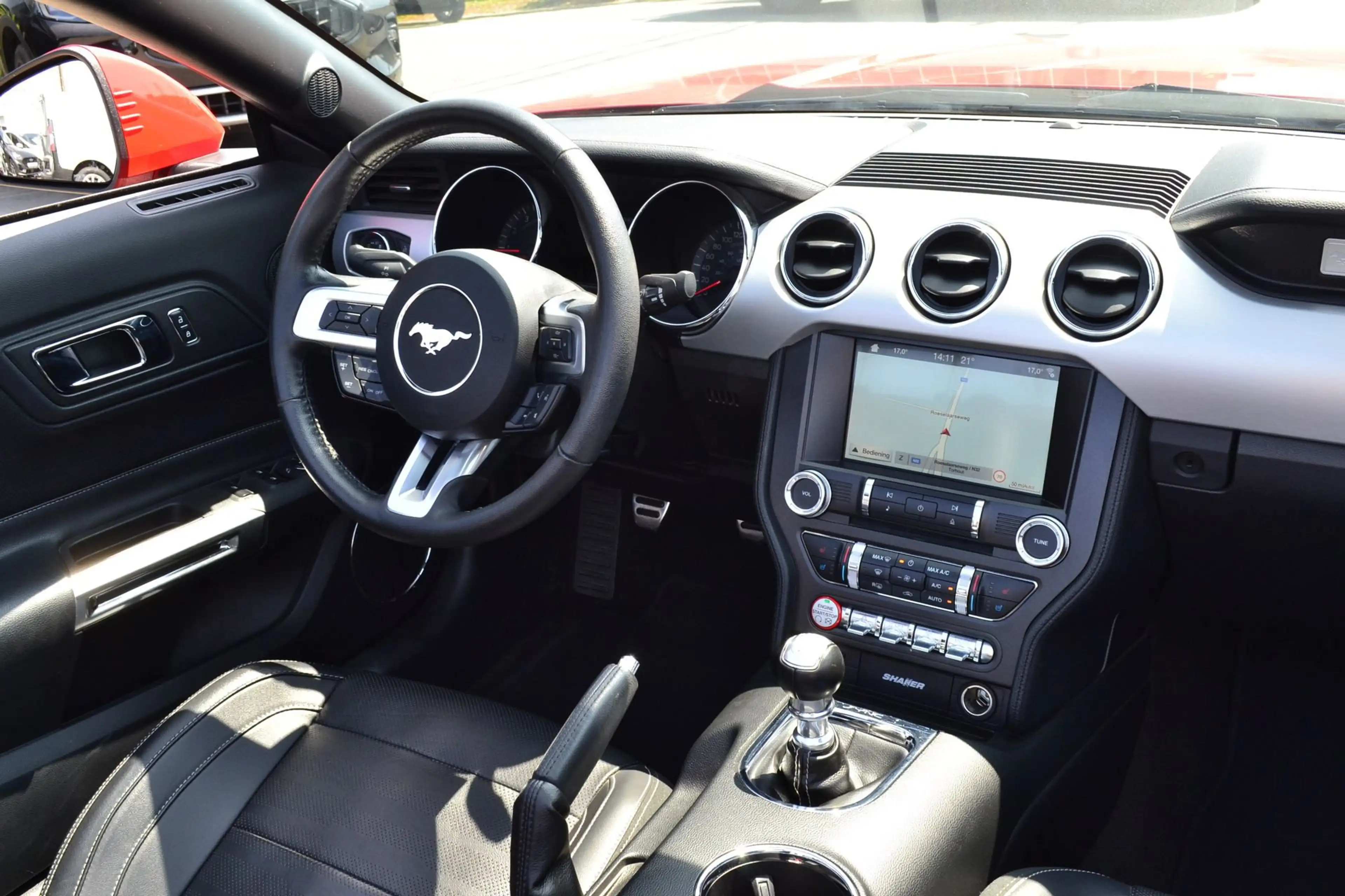 Ford Mustang Cabrio 2.3i — photo 9