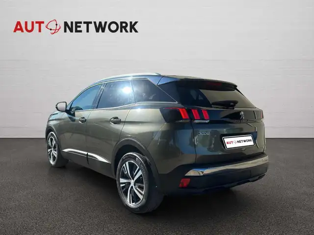Peugeot 3008 view 2