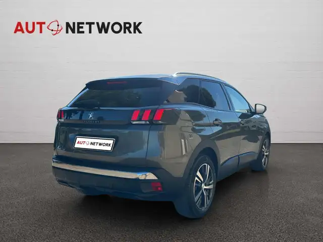 Peugeot 3008 view 4