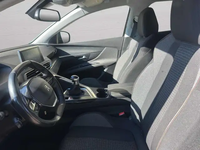 Peugeot 3008 view 9