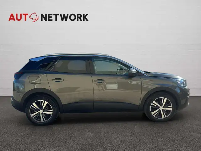 Peugeot 3008 view 8