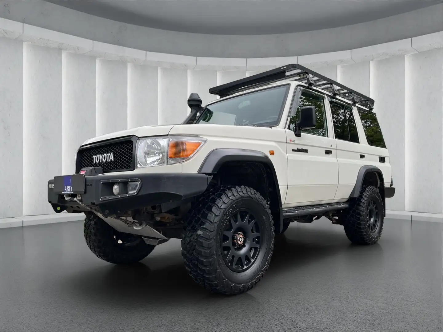 Toyota Land Cruiser GRJ76 LX Blanc - 1