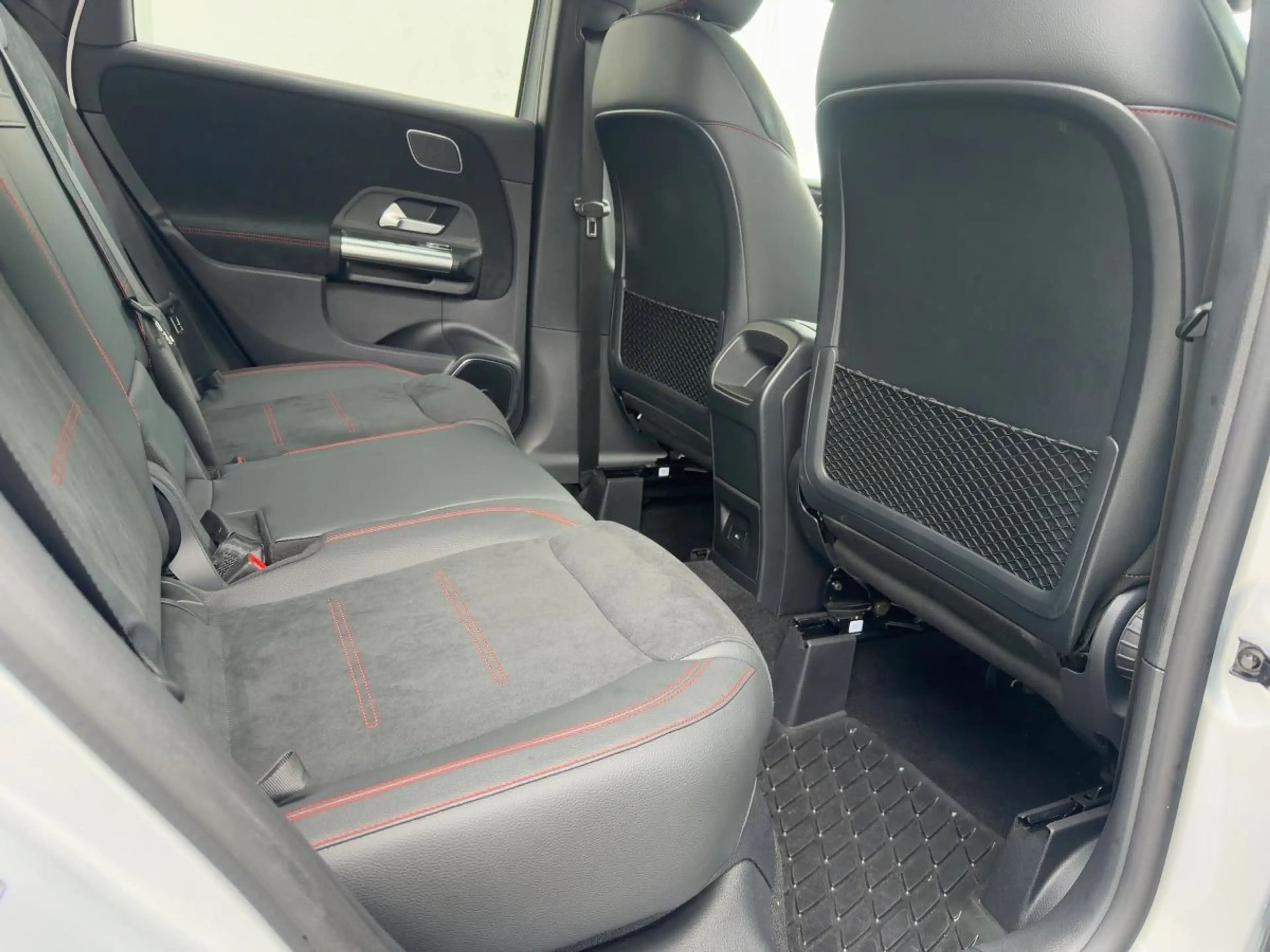 Mercedes-Benz B 250 4MATIC AMG-LINE MULTIBEAM+NAV+TEMPOMAT+SHZ — photo 14