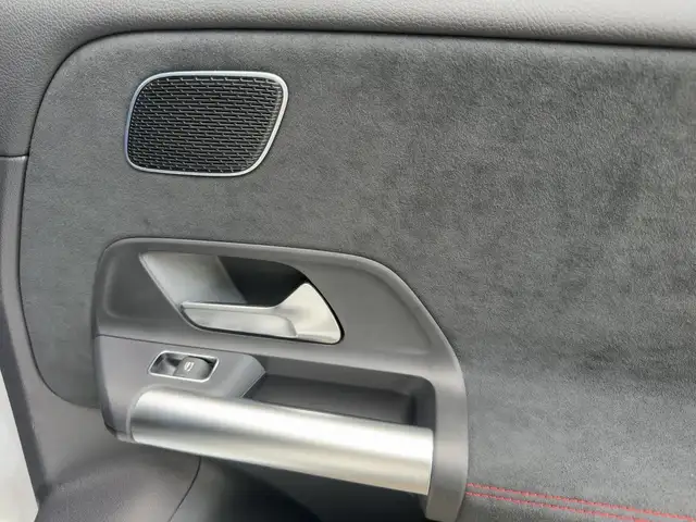 Mercedes-Benz B-Class view 21