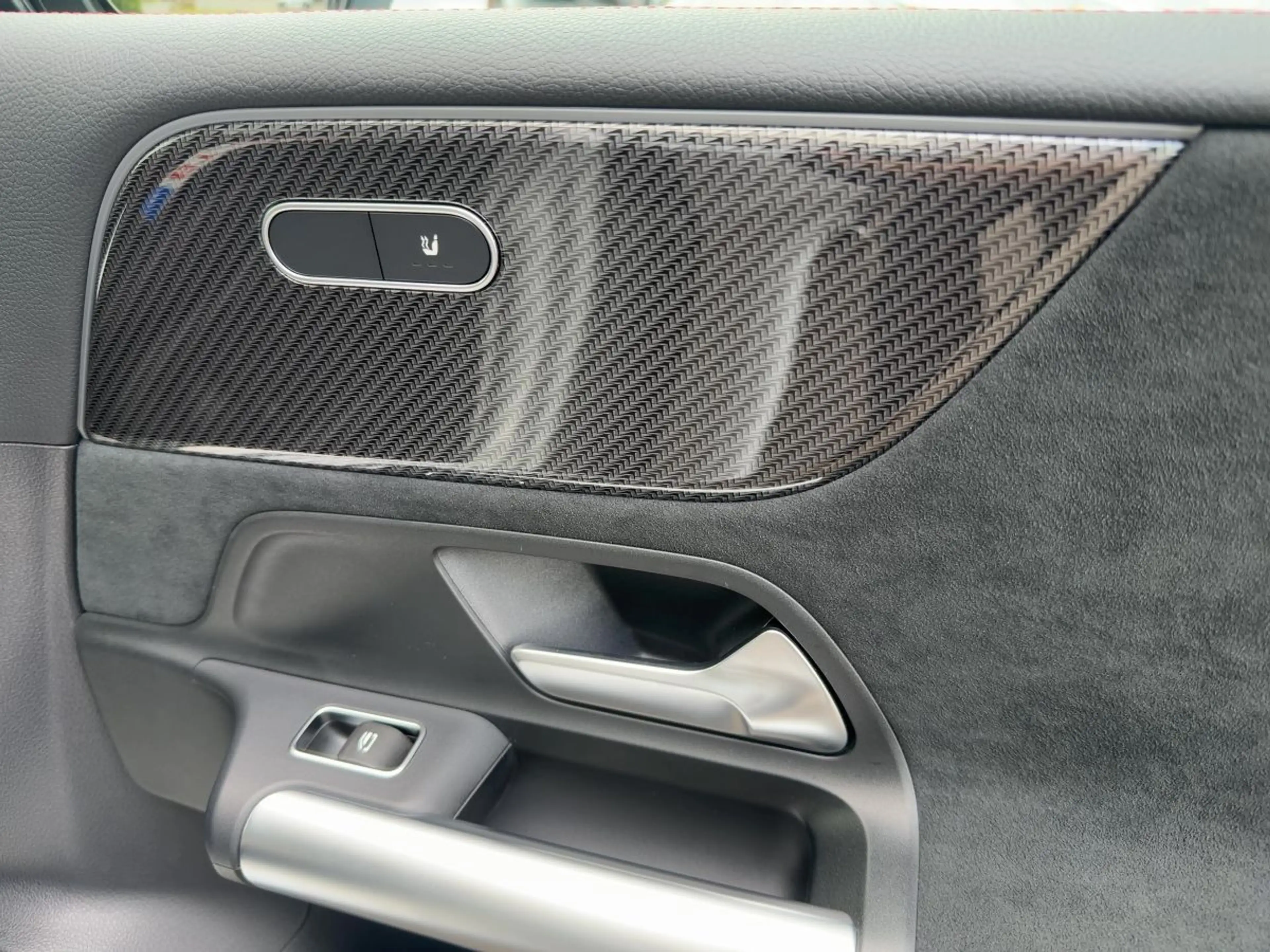 Mercedes-Benz B 250 4MATIC AMG-LINE MULTIBEAM+NAV+TEMPOMAT+SHZ — photo 19