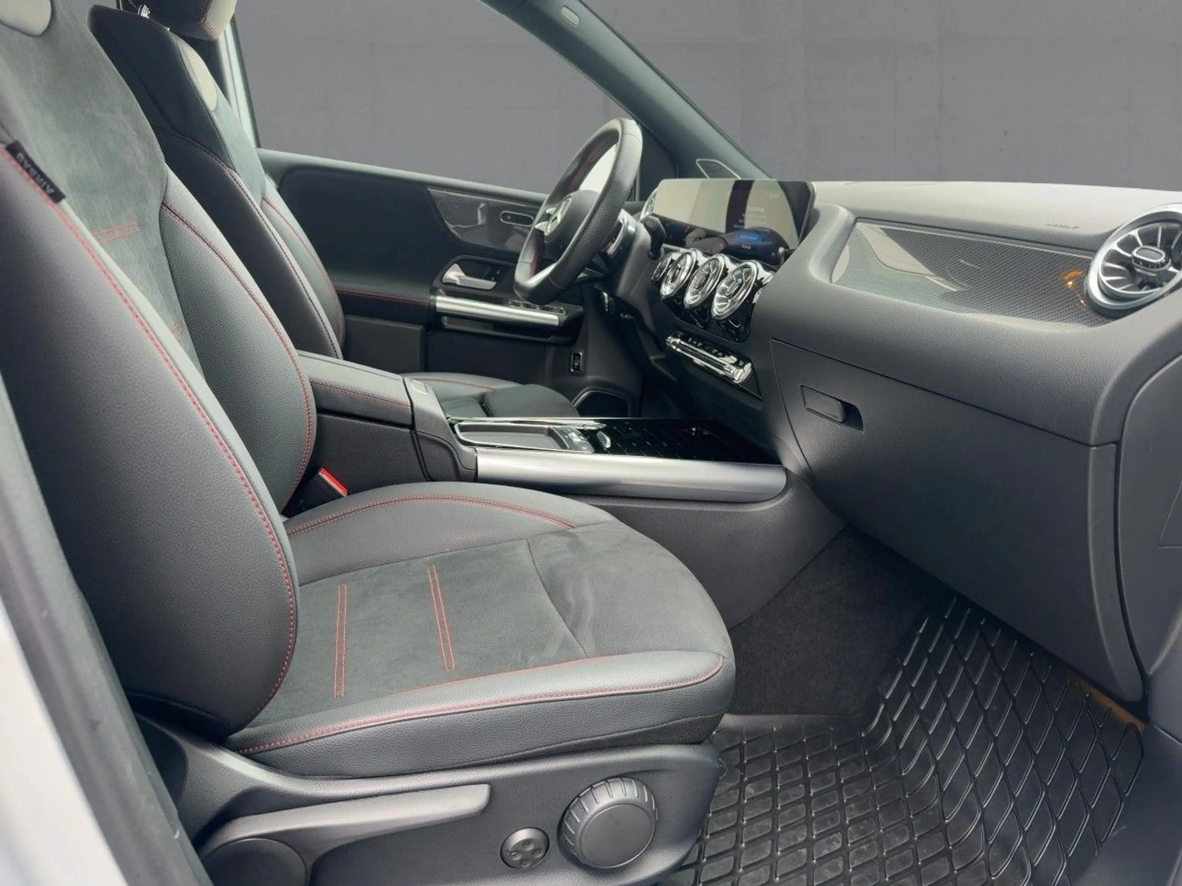Mercedes-Benz B 250 4MATIC AMG-LINE MULTIBEAM+NAV+TEMPOMAT+SHZ — photo 13