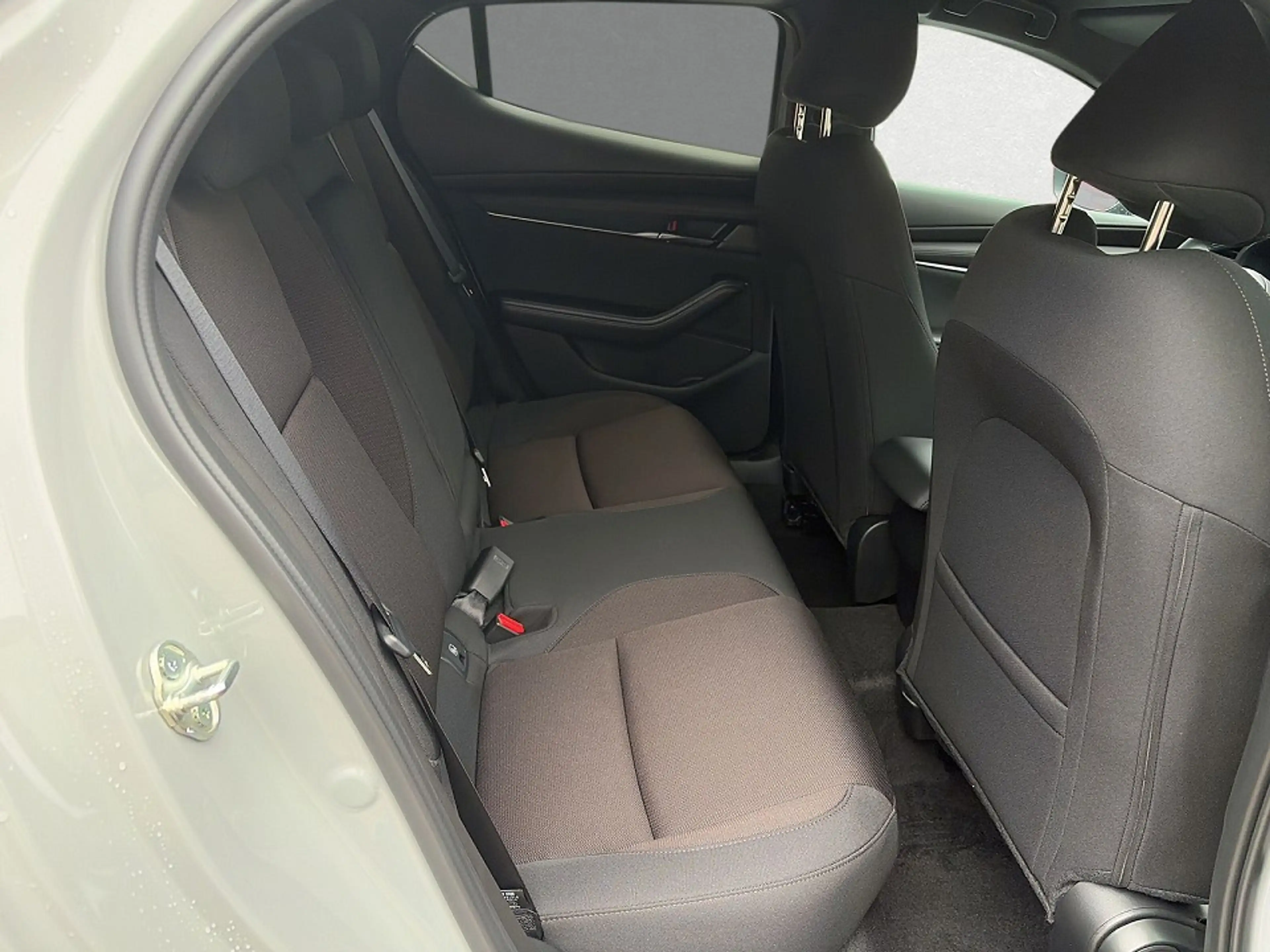 Mazda 3 2.5L e-SKYACTIV G 140ps 6AT Exclusive-Line — photo 4
