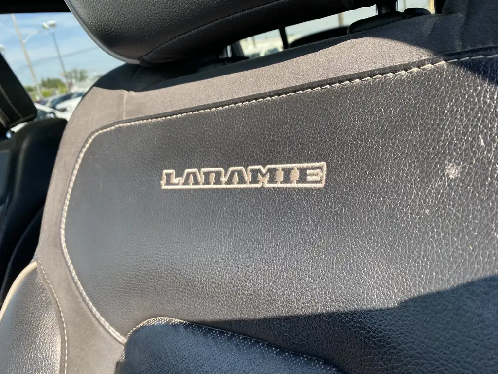 2021 RAM 1500 Crew Cab Laramie | 4X4 | Push Start | Parking Cam — photo 8
