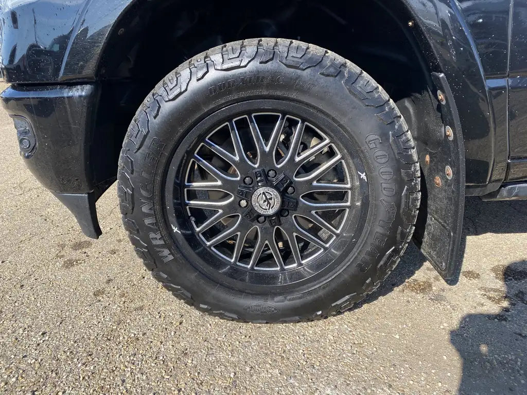 2021 RAM 1500 Crew Cab Laramie | 4X4 | Push Start | Parking Cam — photo 3