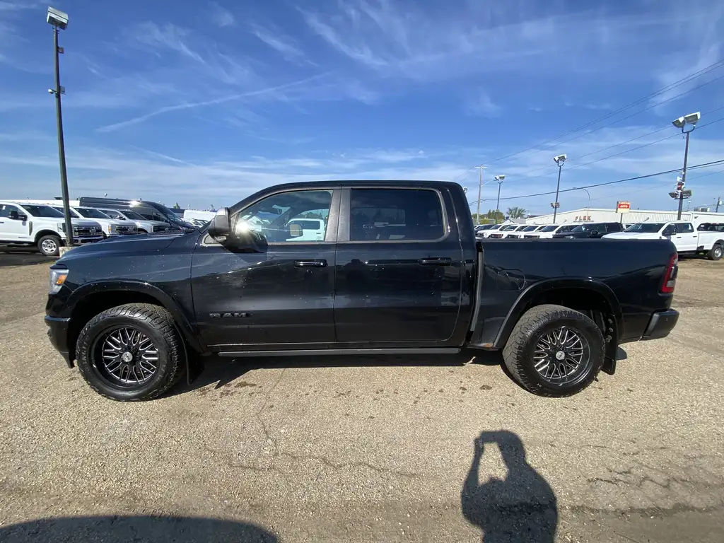 2021 RAM 1500 Crew Cab Laramie | 4X4 | Push Start | Parking Cam — photo 4