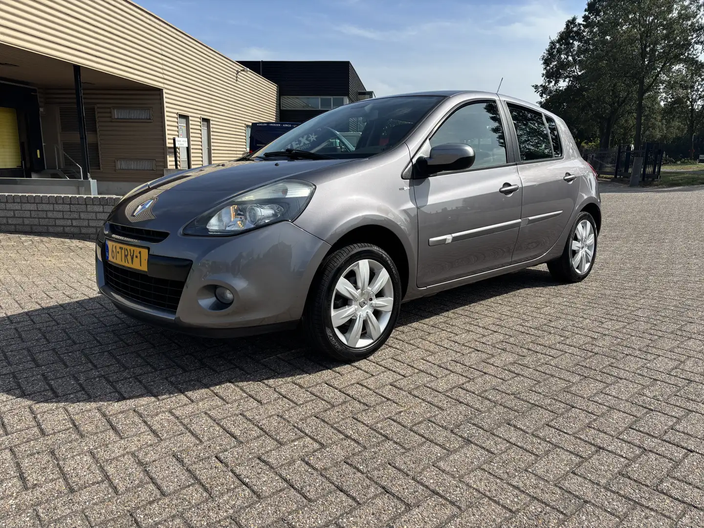 Renault Clio 1.2 TCe Night & Day 5 Deurs [ navi,ecc,cruise,lmv Grau - 1