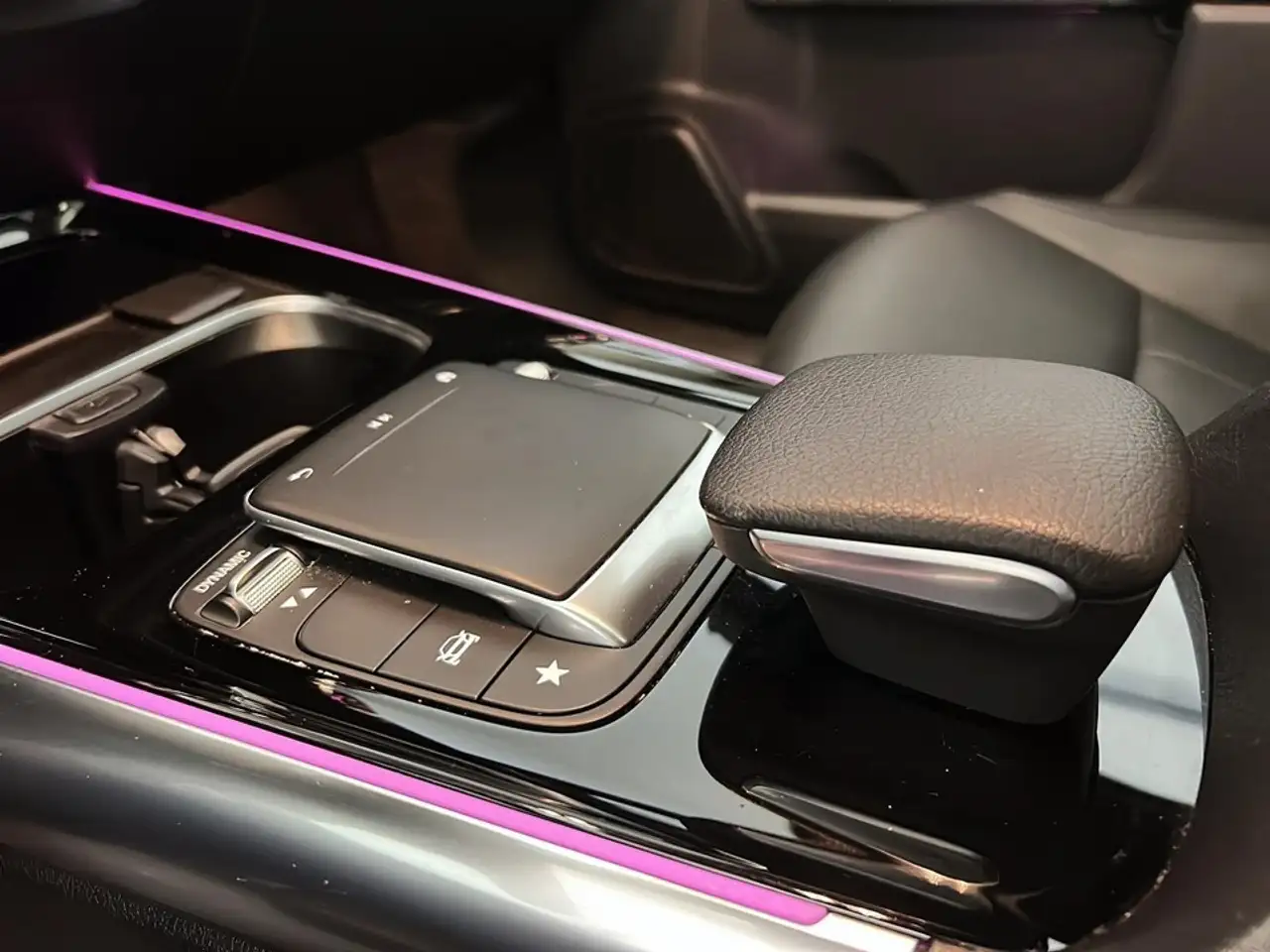 Mercedes-Benz GLA снимка Mercedes-Benz GLA