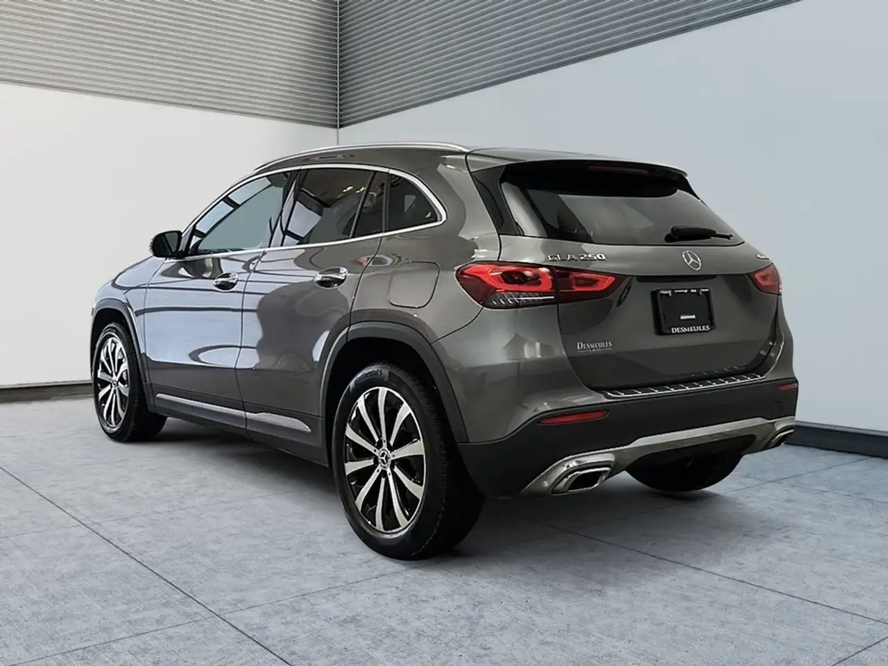 Mercedes-Benz GLA снимка Mercedes-Benz GLA