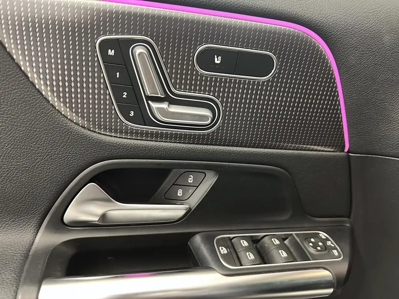 Mercedes-Benz GLA снимка Mercedes-Benz GLA