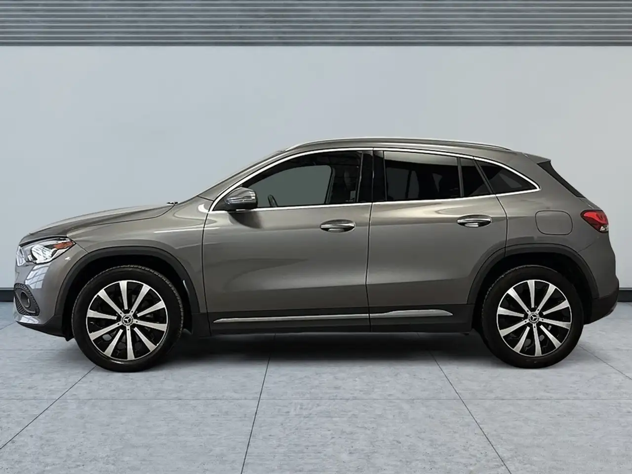 Mercedes-Benz GLA снимка Mercedes-Benz GLA