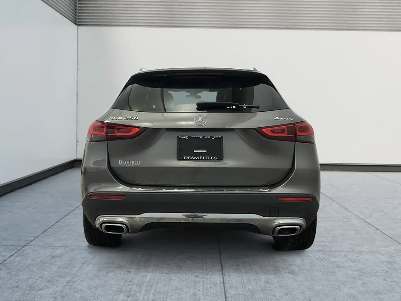 Mercedes-Benz GLA снимка Mercedes-Benz GLA