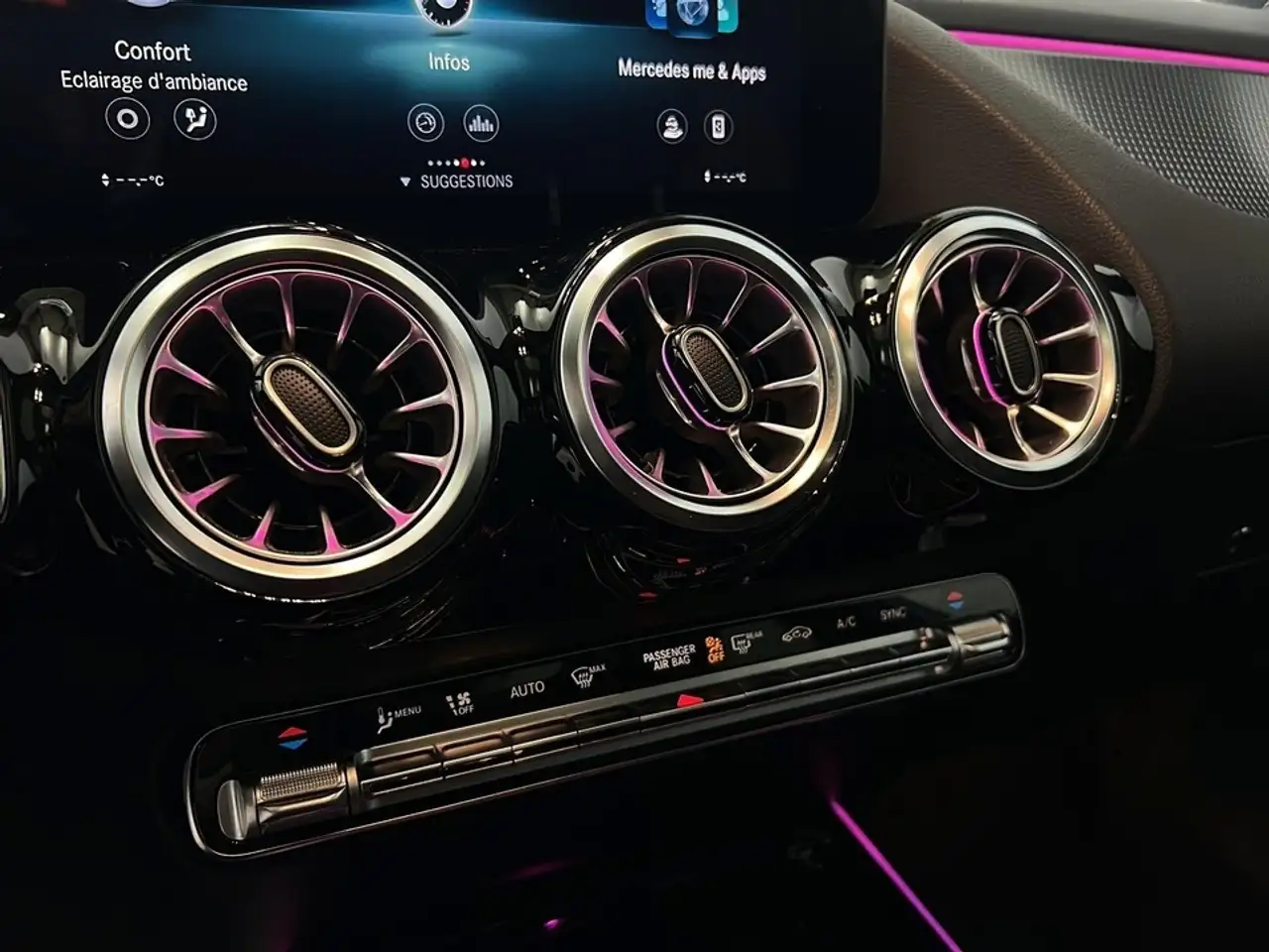 Mercedes-Benz GLA снимка Mercedes-Benz GLA