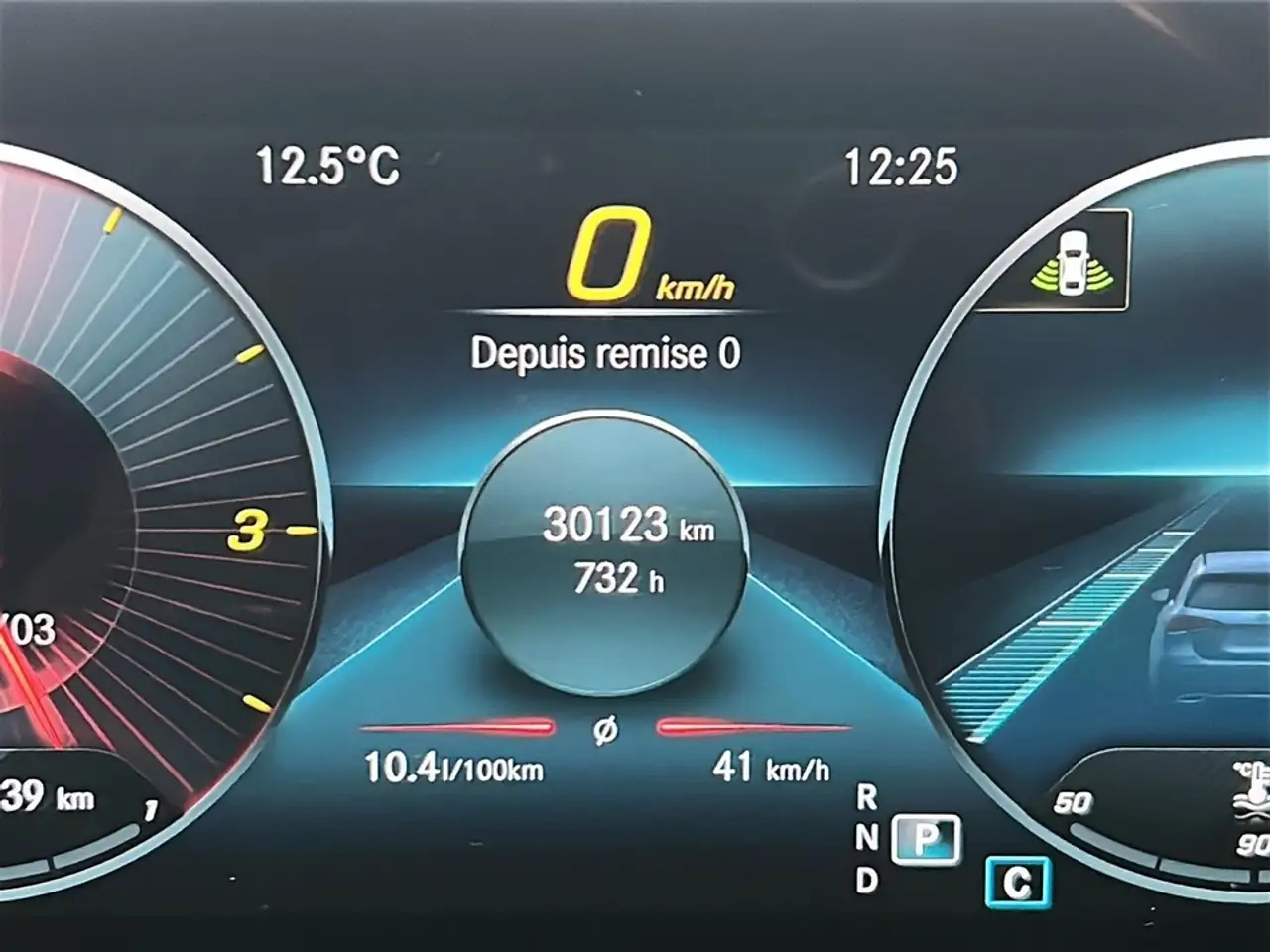 Mercedes-Benz GLA снимка Mercedes-Benz GLA