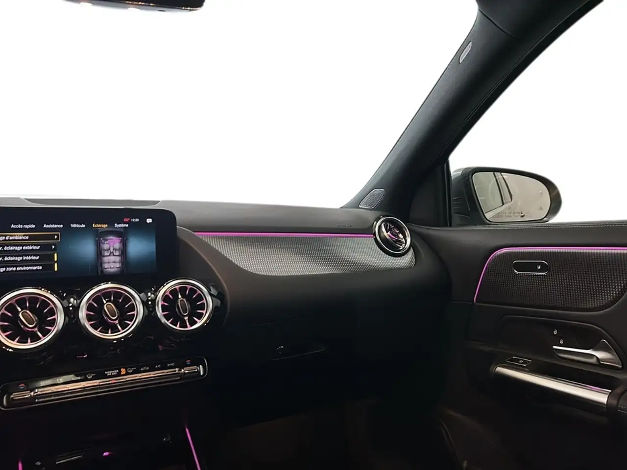 Mercedes-Benz GLA снимка Mercedes-Benz GLA