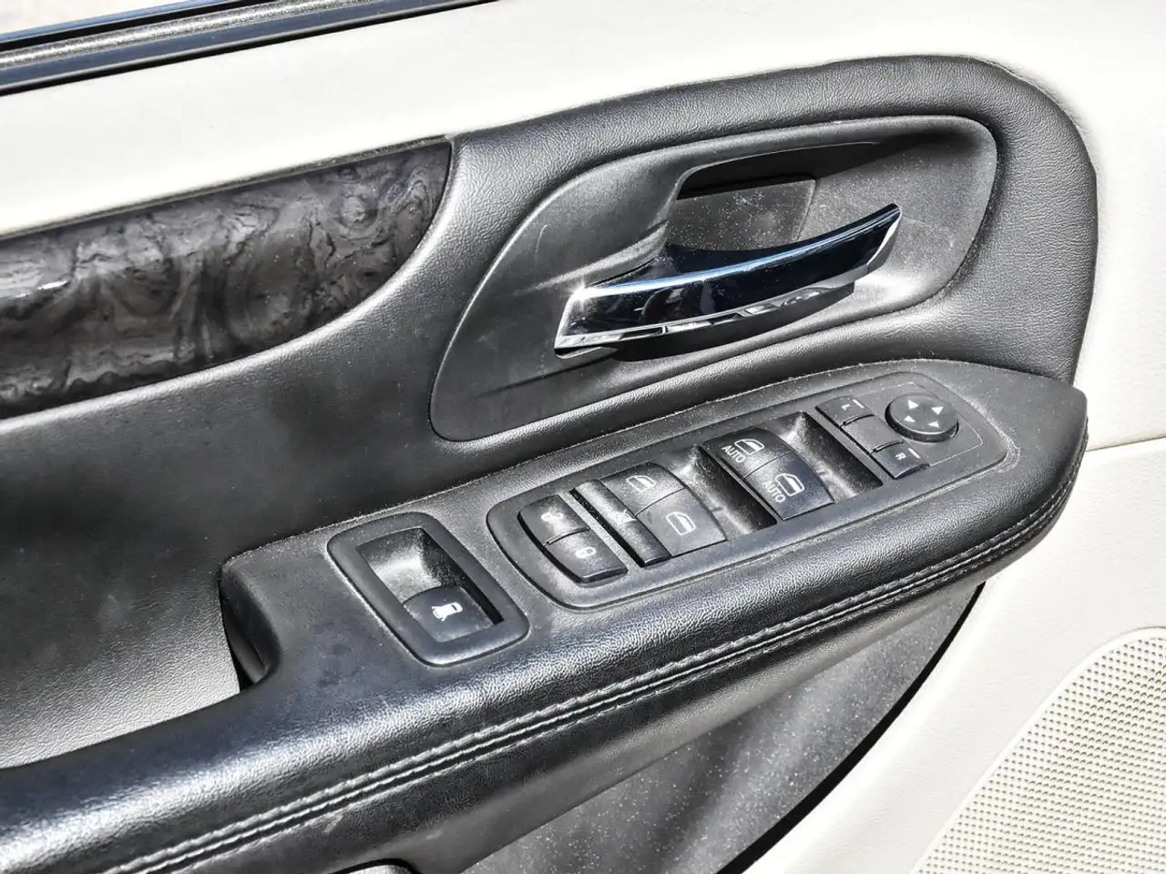 Dodge Grand Caravan снимка Dodge Grand Caravan