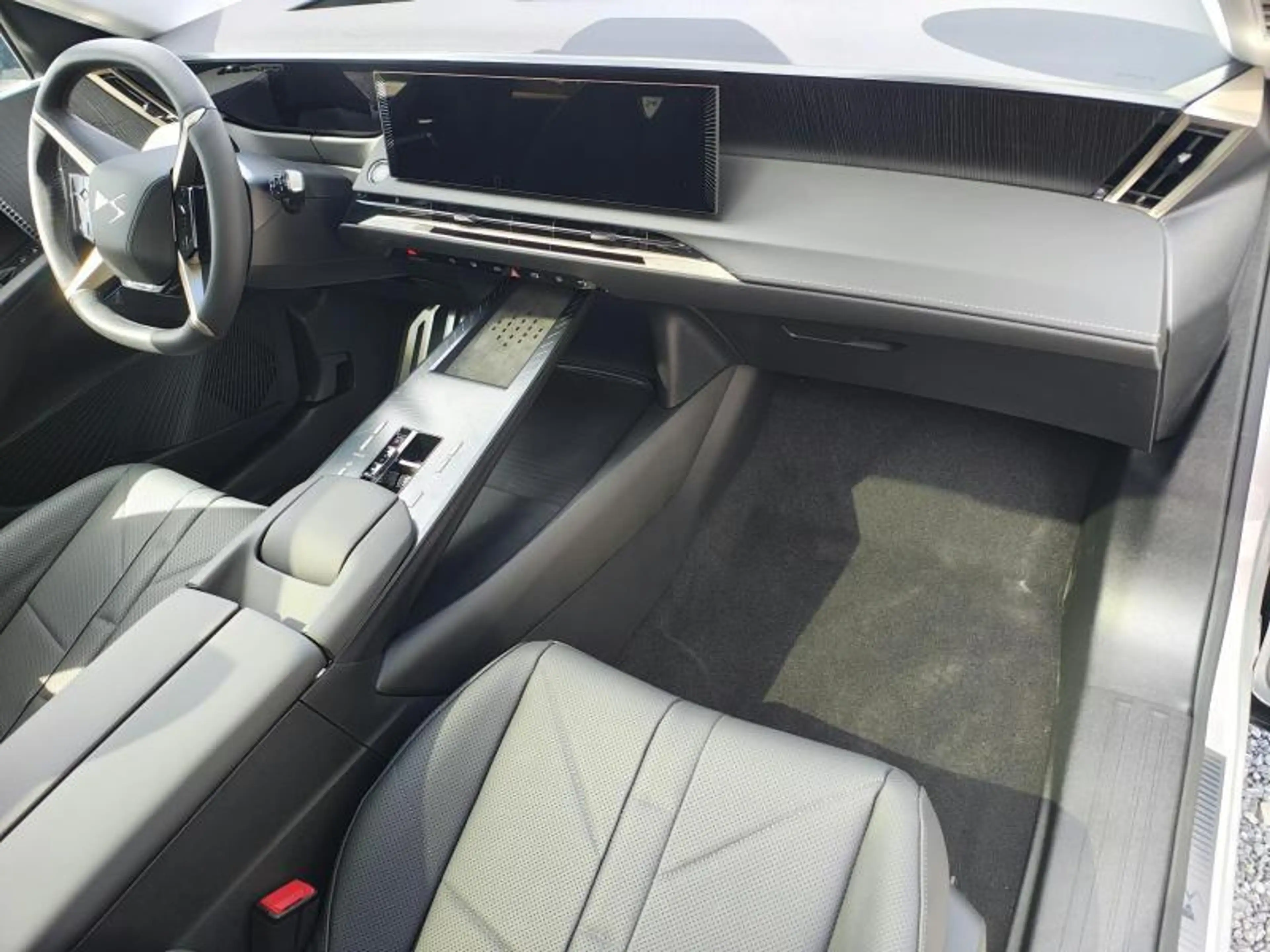DS Automobiles N°7 ETOILE - Dispo 12/2026 — photo 2