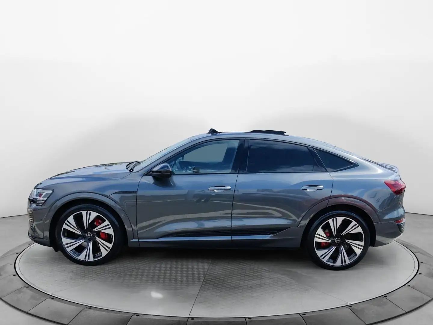 Audi Q8 e-tron 55 quattro S-Line, Matrix, A Gris - 2
