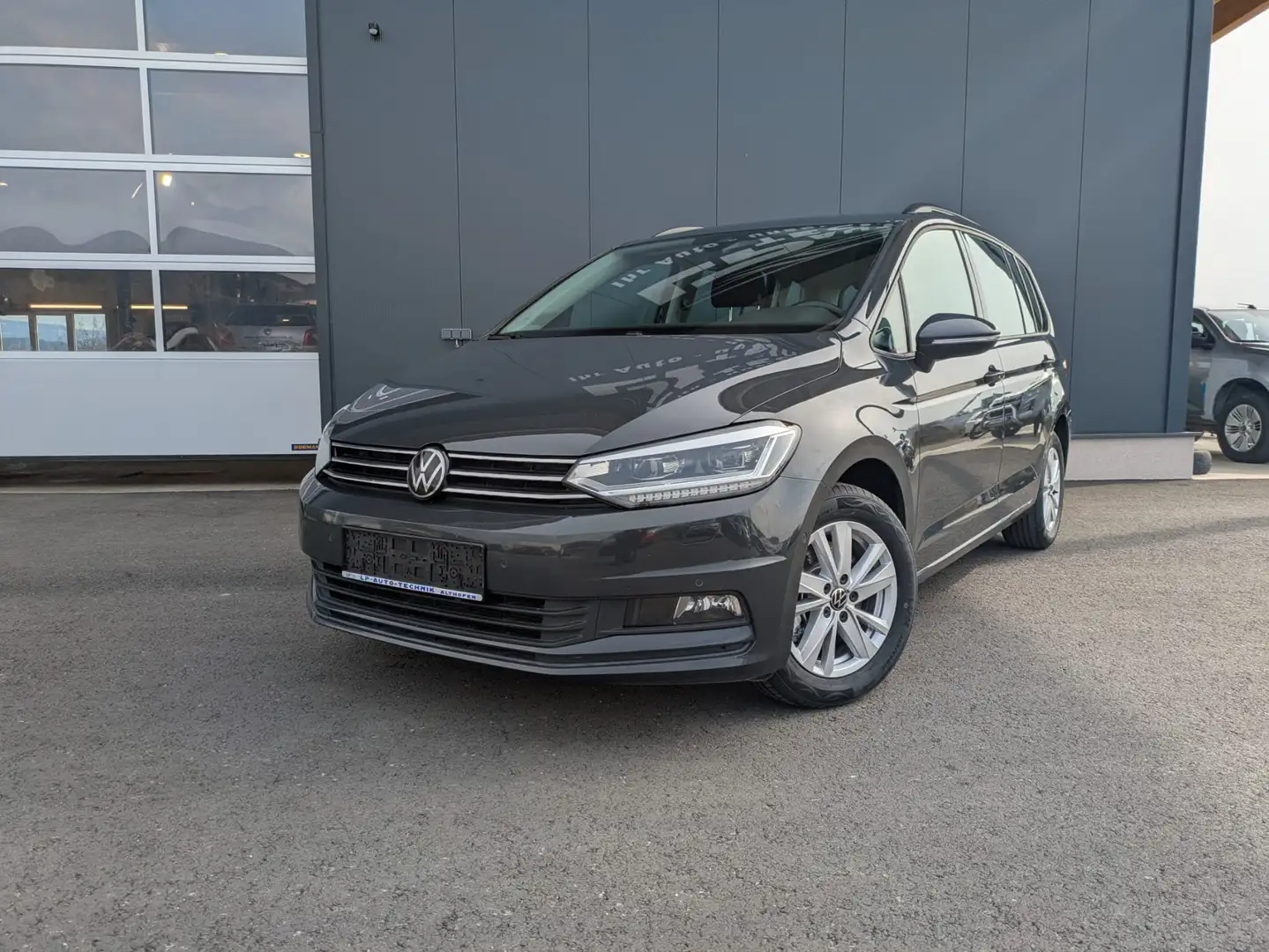 Volkswagen Touran Touran Highline 2,0 TDI Highline Grau - 1