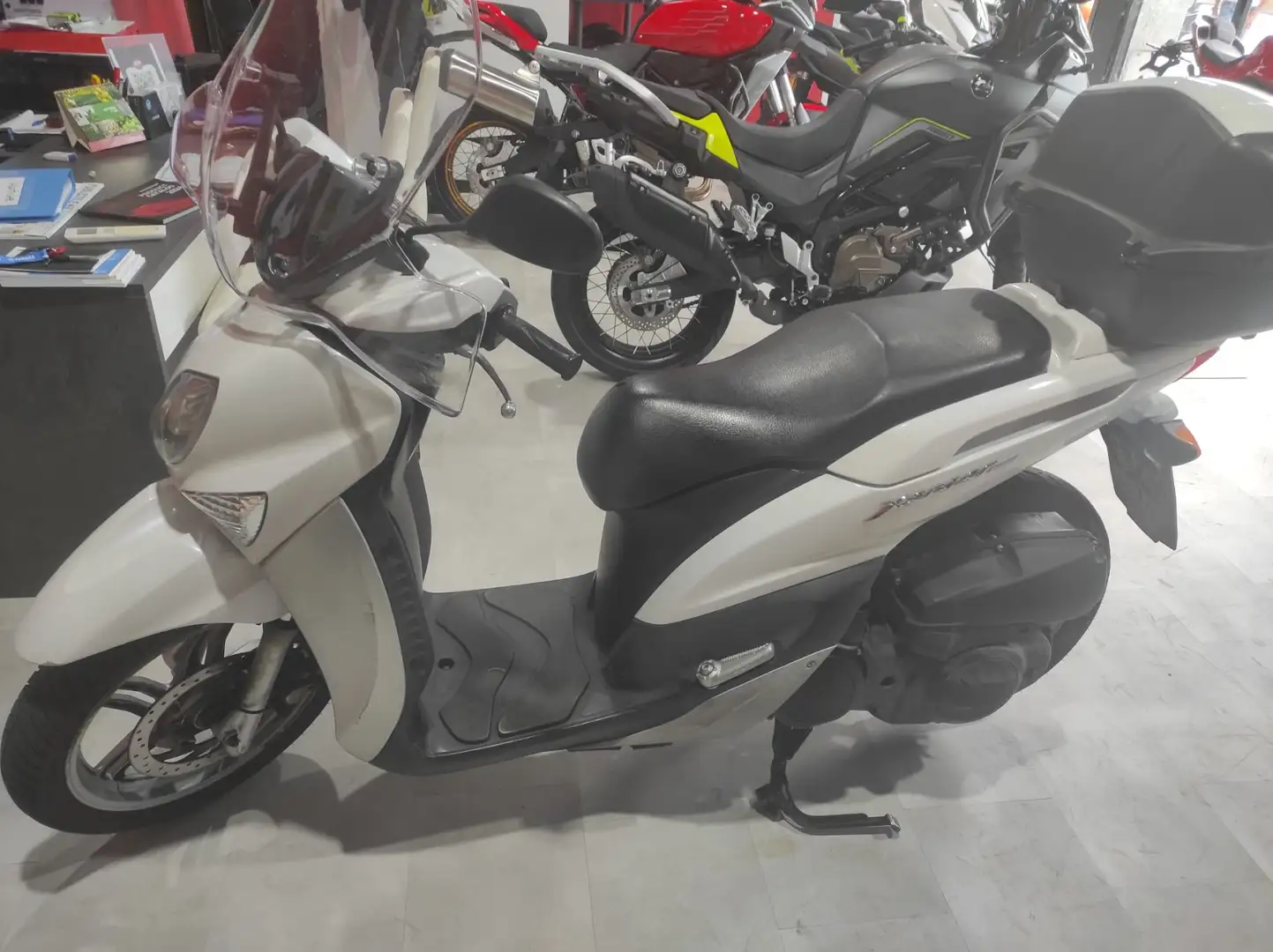 Yamaha Xenter 125 White - 1