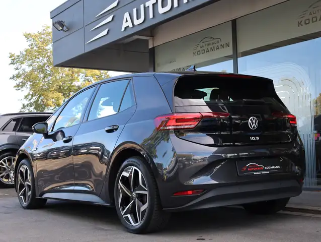 Volkswagen Id.3 view 8