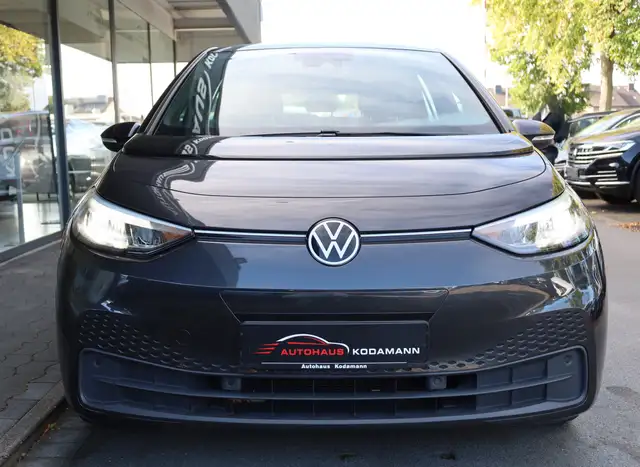 Volkswagen Id.3 view 4