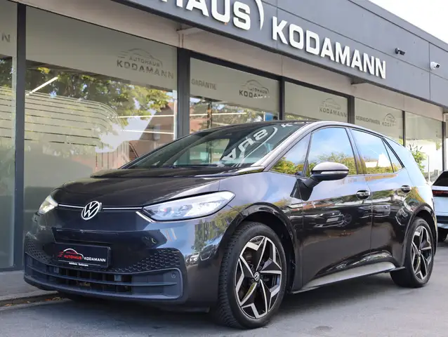 Volkswagen Id.3 view 6