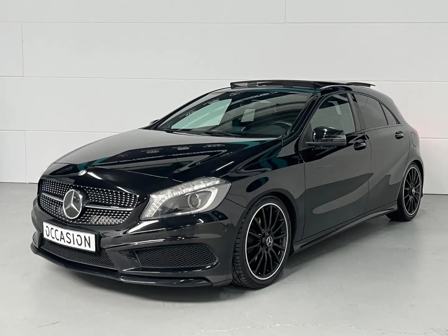 Mercedes-Benz A 200 AMG GERESERVEERD!! Zwart - 2