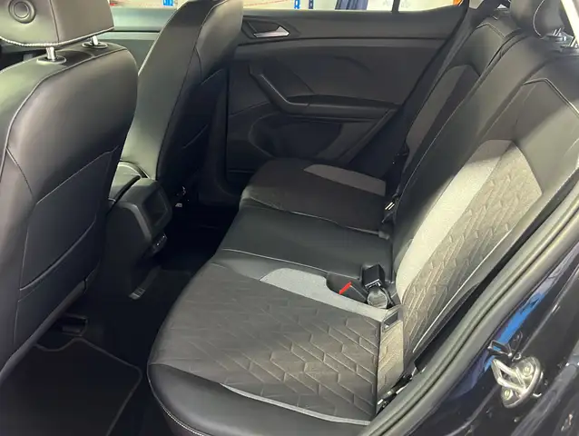 Volkswagen T-Cross view 11