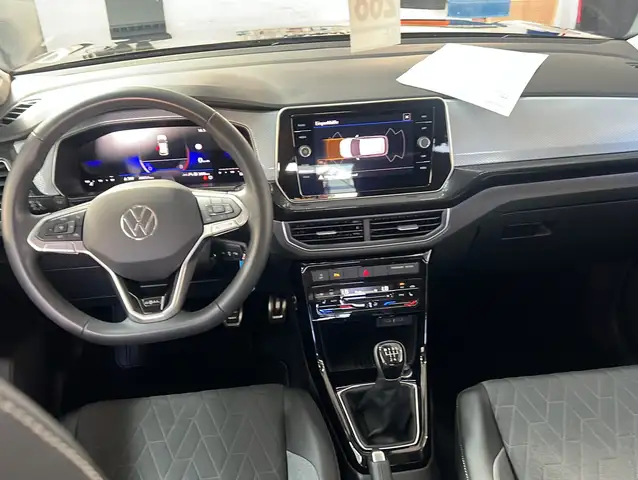 Volkswagen T-Cross view 3