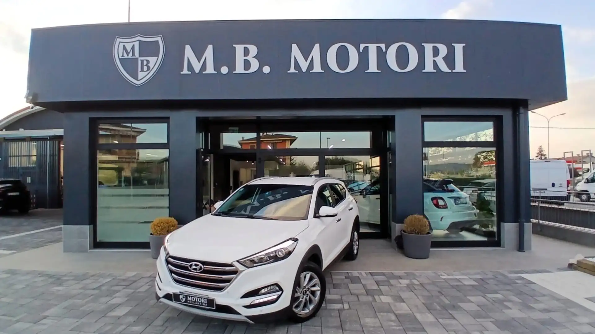 Hyundai TUCSON Tucson II 2015 1.7 crdi Xpossible 2wd 141cv dct Weiß - 1