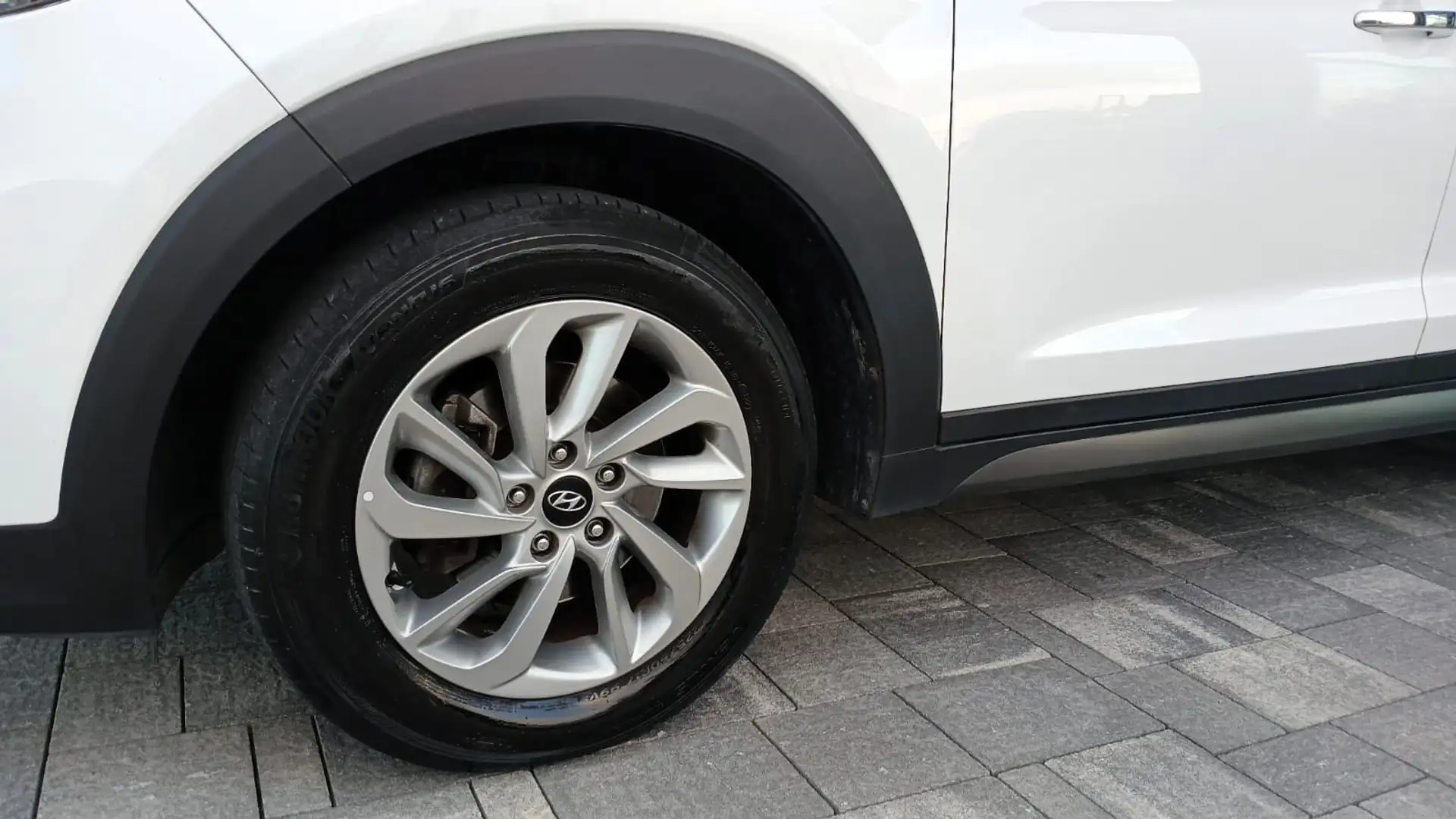 Hyundai TUCSON Tucson II 2015 1.7 crdi Xpossible 2wd 141cv dct Weiß - 2