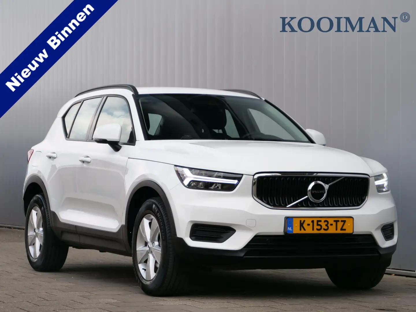 Volvo XC40 1.5 T2 130pk Momentum Core Automaat LED / Apple Ca Wit - 1