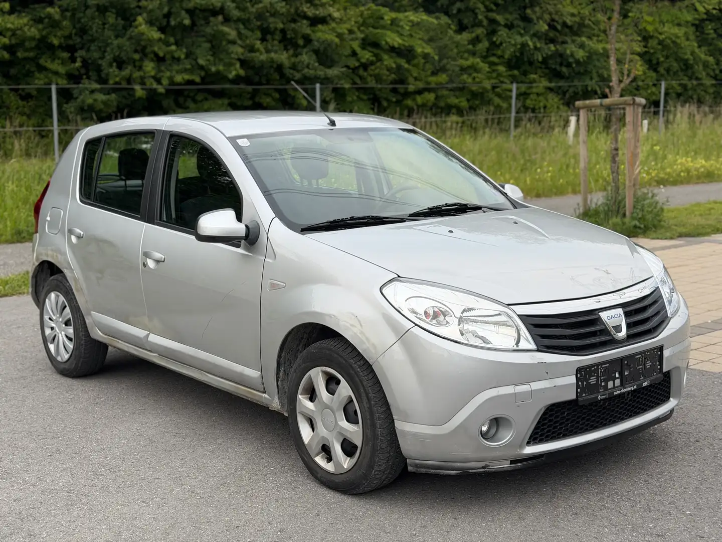 Dacia Sandero 1.2 16V NUR 47.000 Km Silber - 2