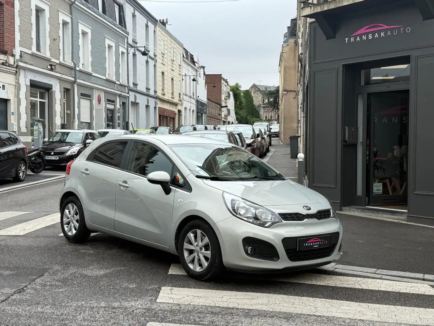 Kia Rio 1.2L 85 ISG Active / BLUETOOTH Beige - 1