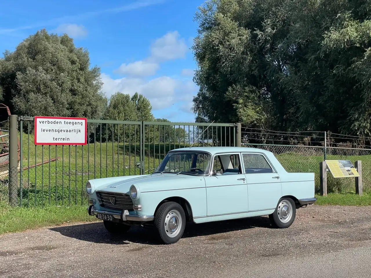 Peugeot 404, foto 2
