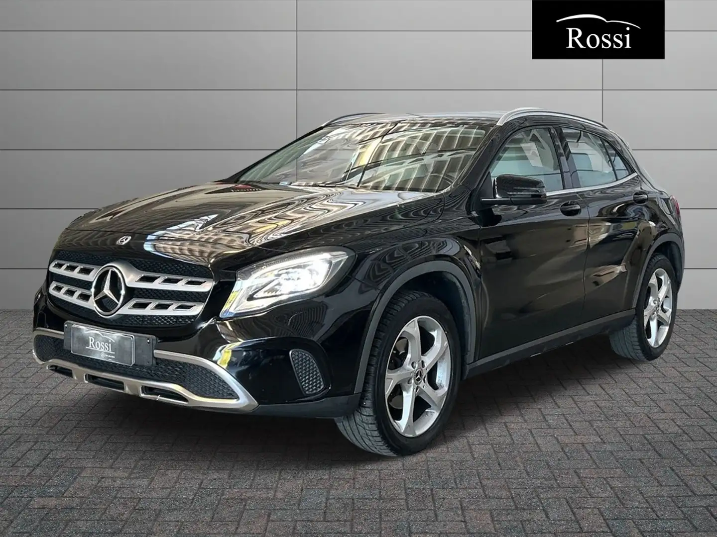 Mercedes-Benz GLA 180 d Sport auto Schwarz - 1