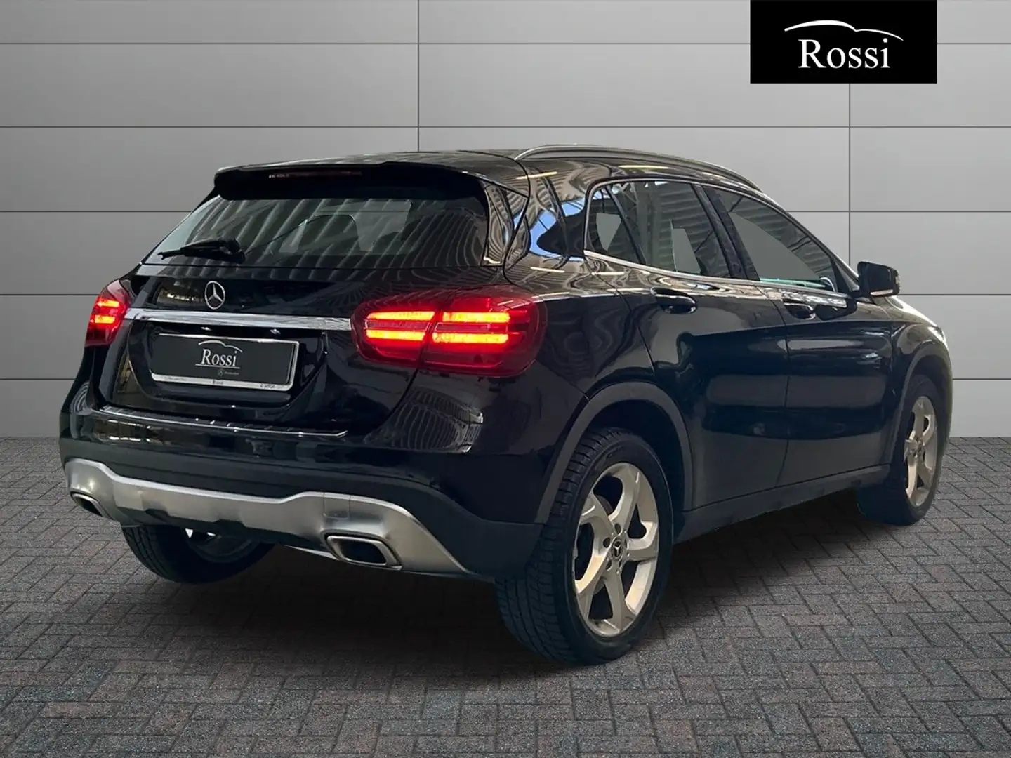 Mercedes-Benz GLA 180 d Sport auto Schwarz - 2