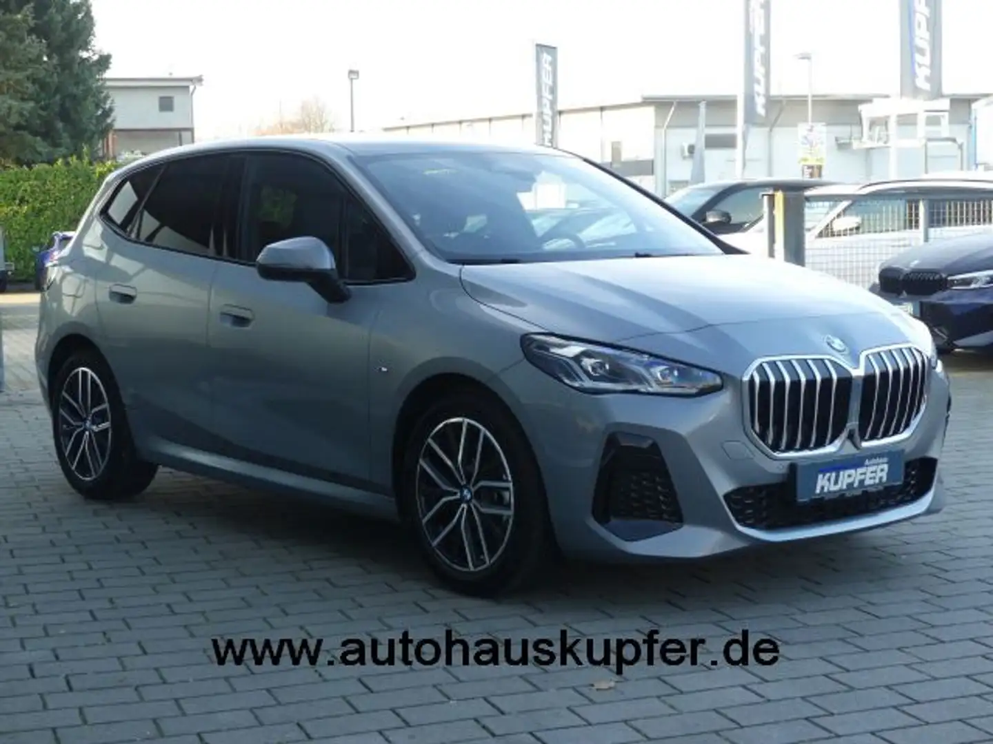 BMW 220 i M Sportp. AHK°AdLED*elMasage Grau - 2