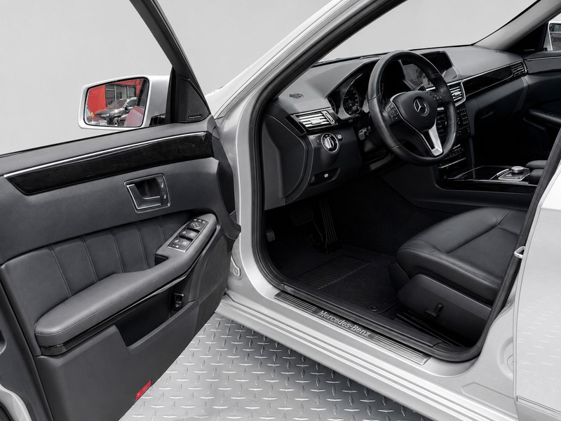 Mercedes-Benz E 300 CDI V6 AVANTGARDE*7xSitz*Aut.*Leder*Xenon* — photo 12